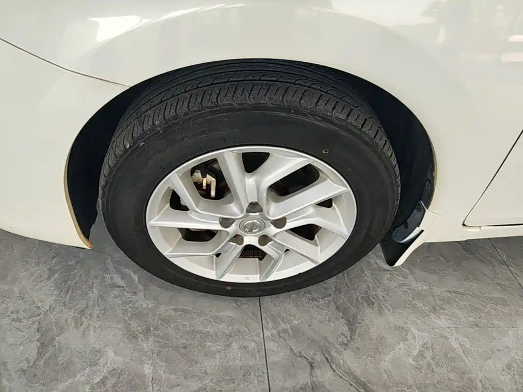 Nissan Tiida — миниатюра 23