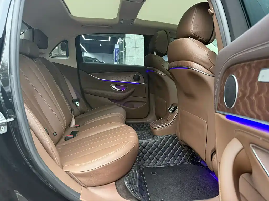 Mercedes-Benz E-Class — миниатюра 7