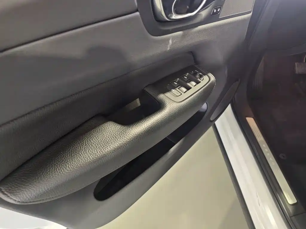 Volvo XC60 — миниатюра 10