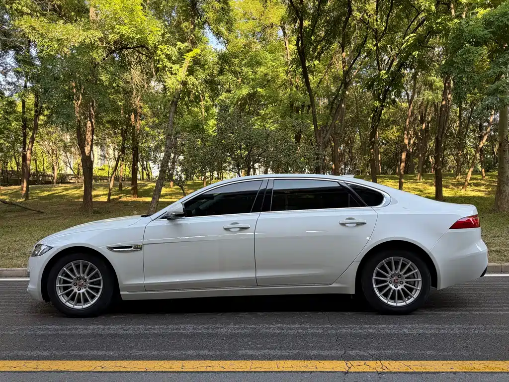 Jaguar XFL — миниатюра 3