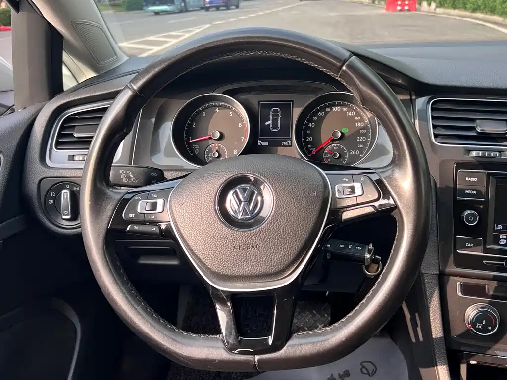 Volkswagen Golf — миниатюра 13
