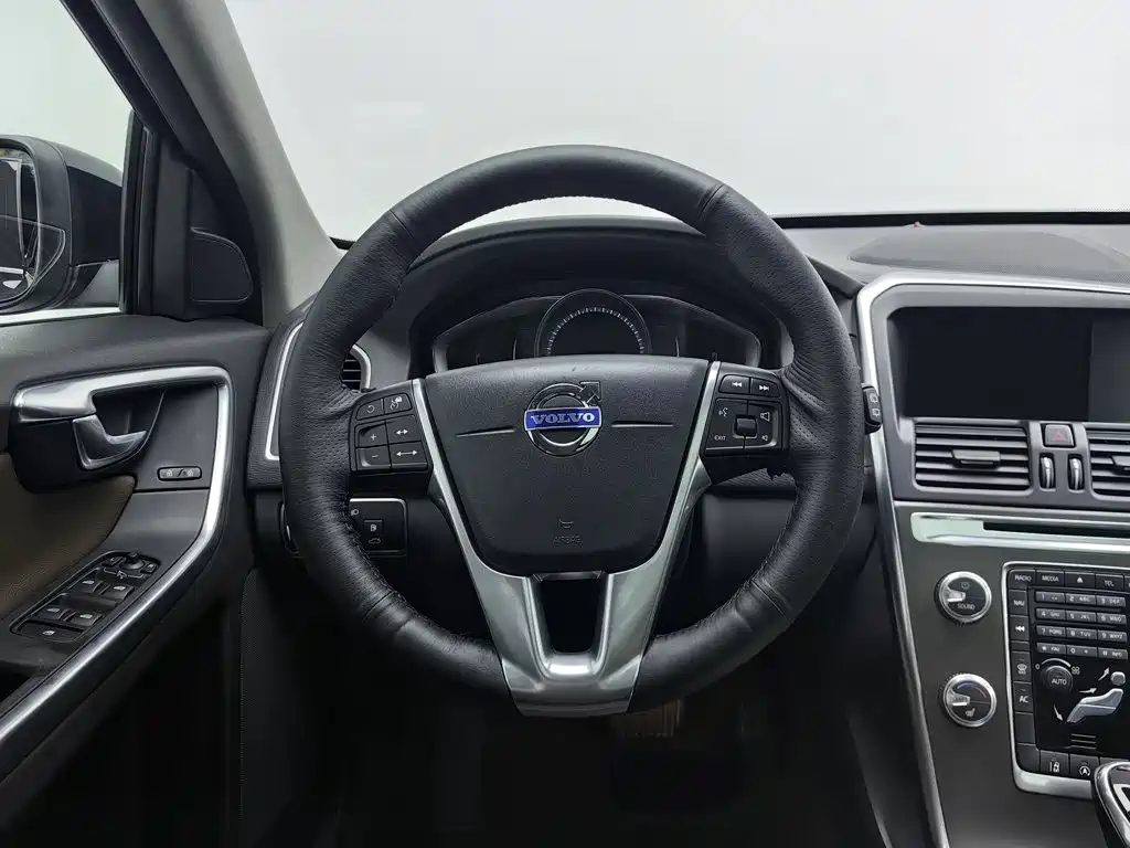 Volvo XC60 — миниатюра 11