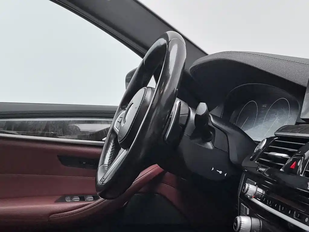 BMW 5 Series — миниатюра 22