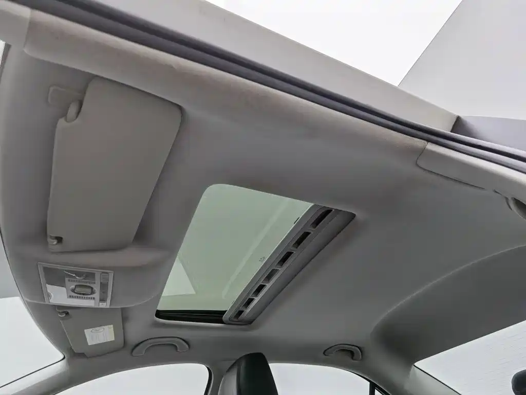 Volkswagen Jetta — миниатюра 14