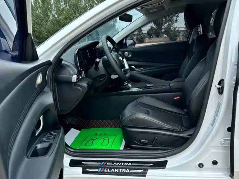 Hyundai Elantra — миниатюра 10