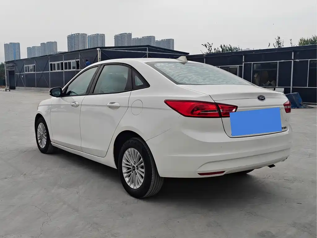 Ford Escort — миниатюра 18