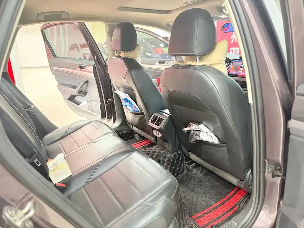 Volkswagen Lavida — миниатюра 7