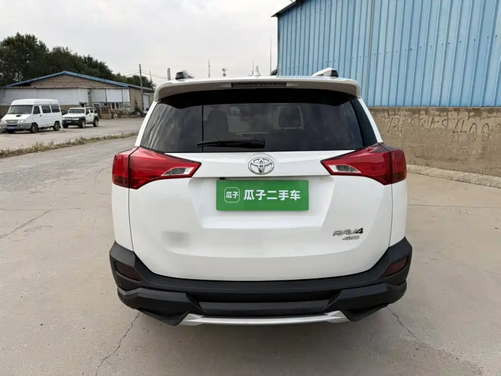 Toyota RAV4 — миниатюра 5