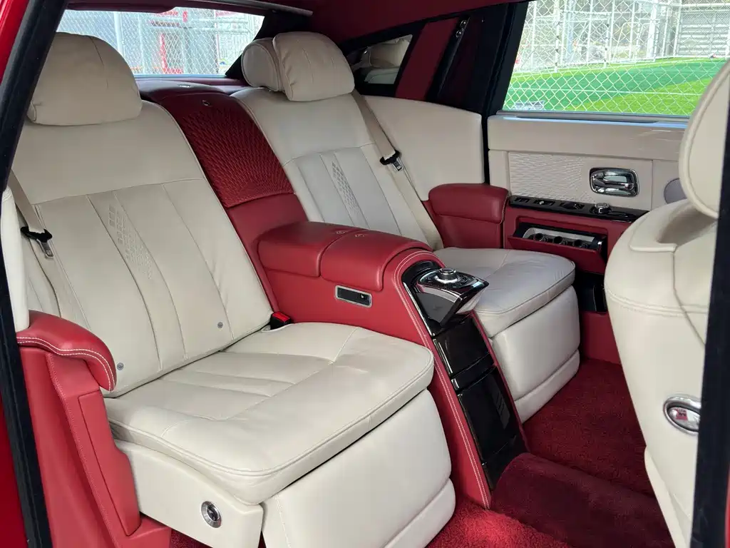 Rolls-Royce Phantom — миниатюра 16
