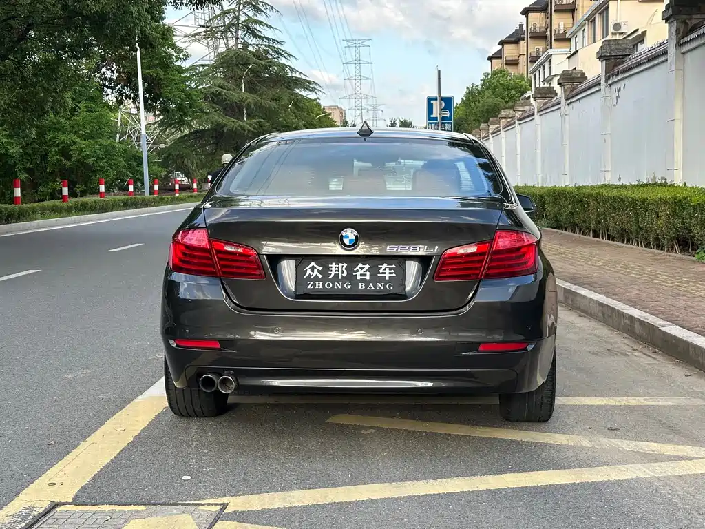 BMW 5 Series — миниатюра 7