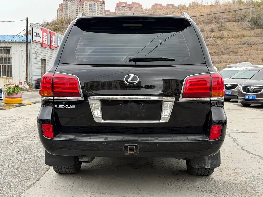 Lexus LX — миниатюра 8