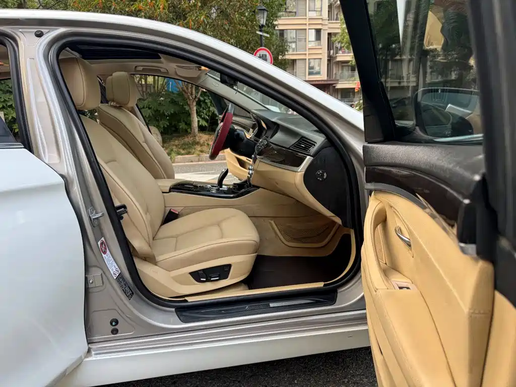 BMW 5 Series — миниатюра 13
