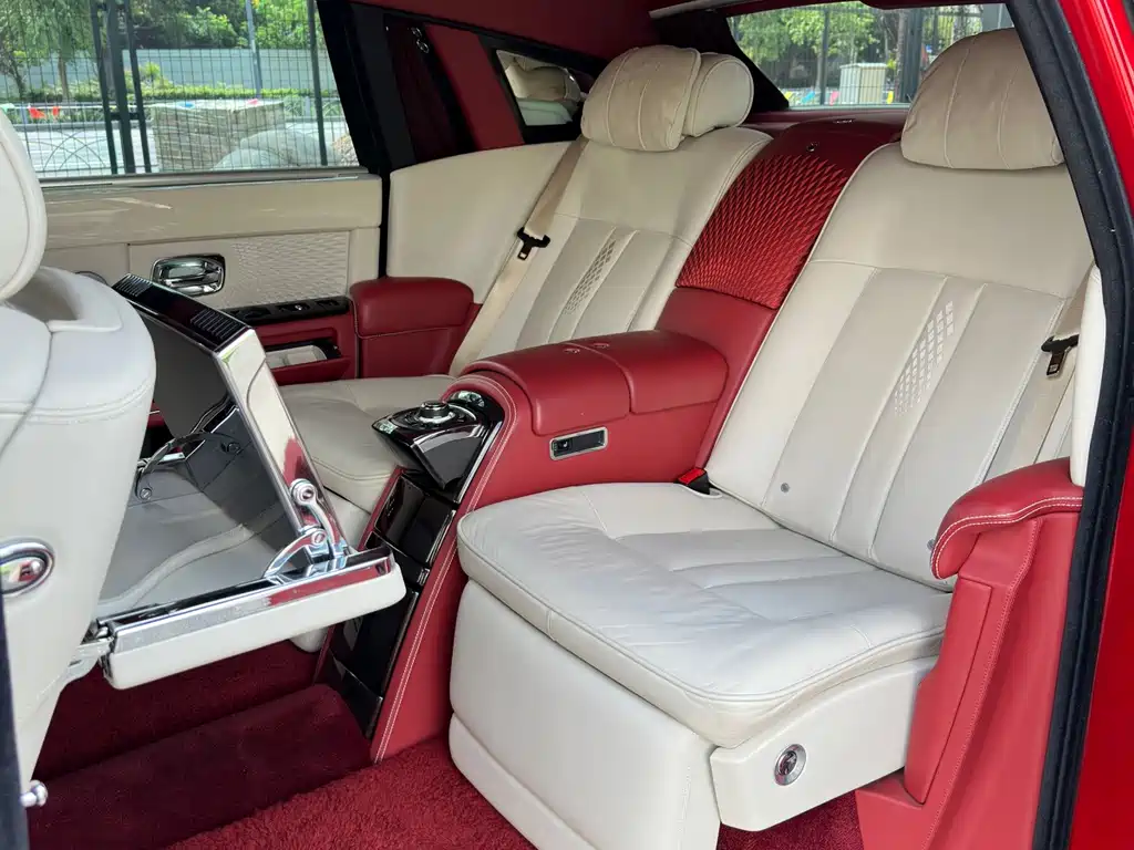 Rolls-Royce Phantom — миниатюра 18