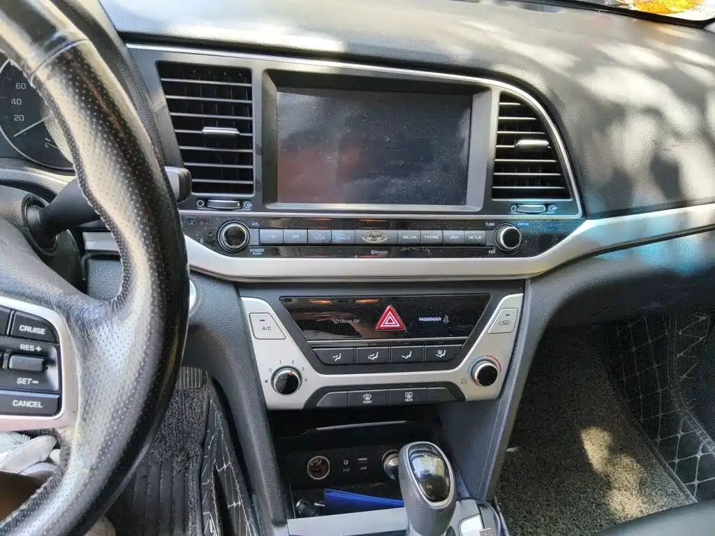 Hyundai Elantra — миниатюра 14