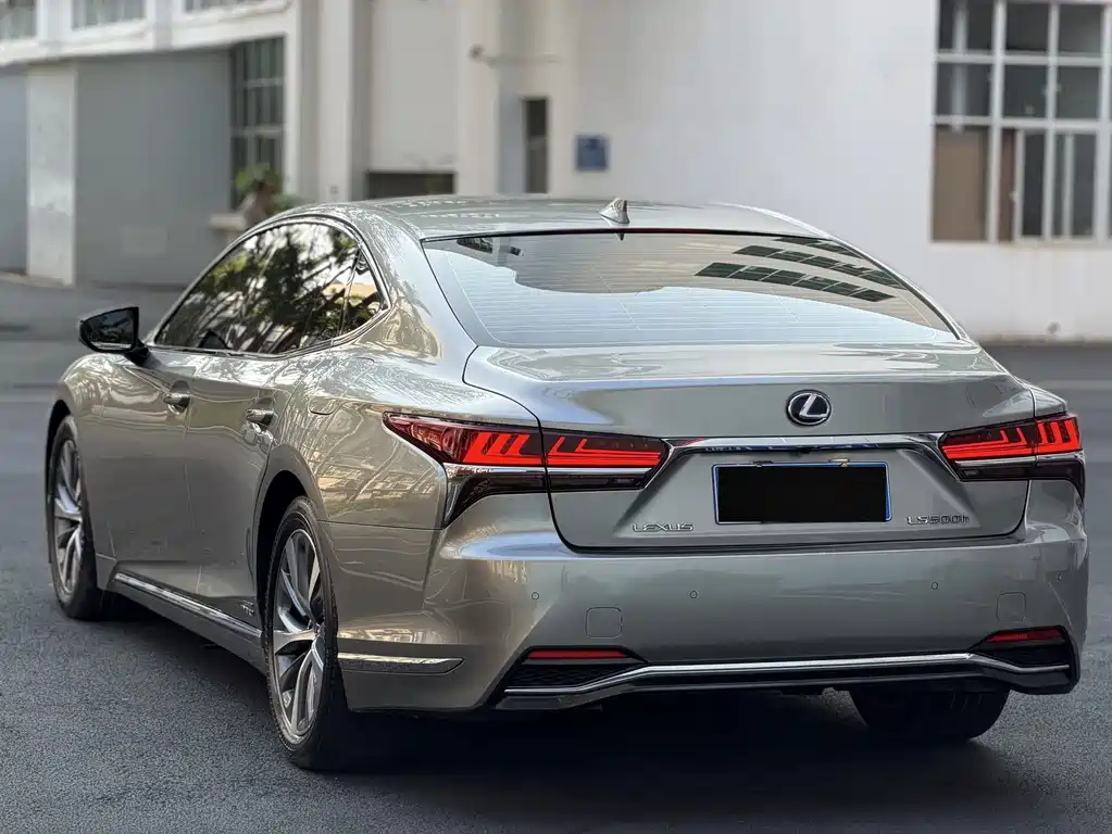 Lexus LS — миниатюра 17