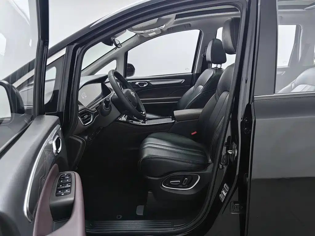 GAC Motor Trumpchi M6 — миниатюра 10