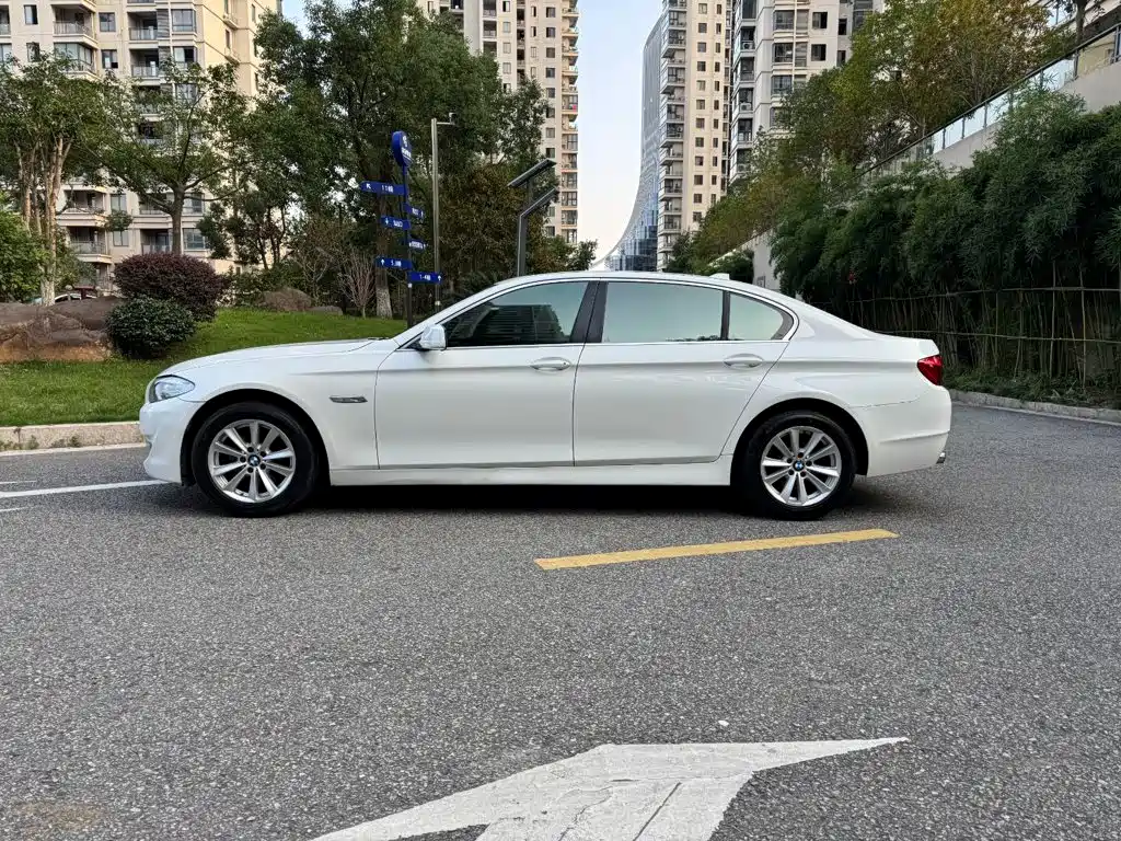 BMW 5 Series — миниатюра 3