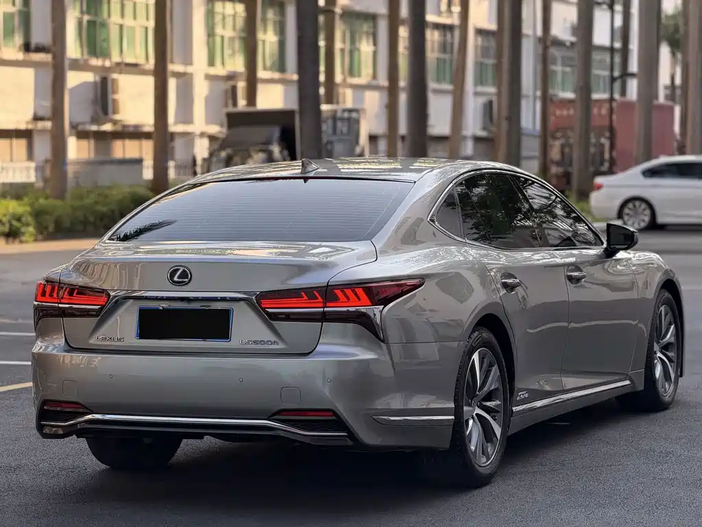 Lexus LS — миниатюра 19