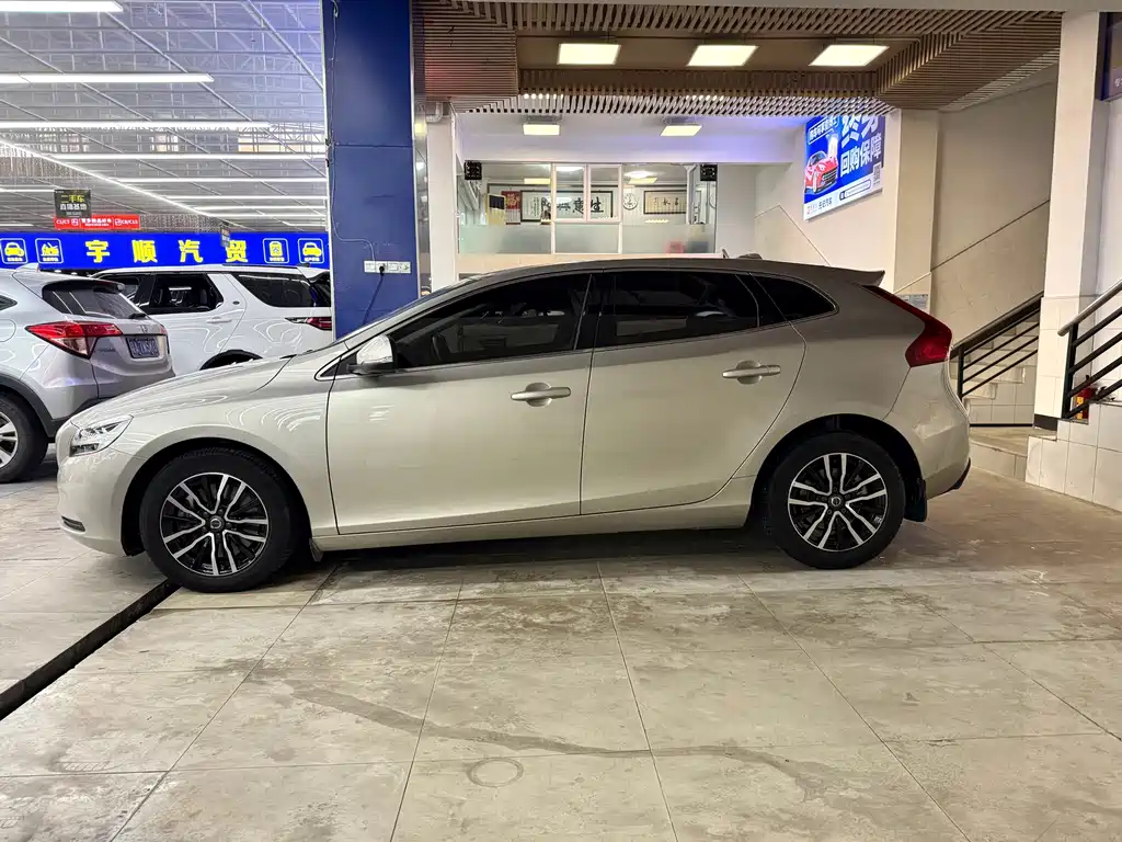 Volvo V40 — миниатюра 6