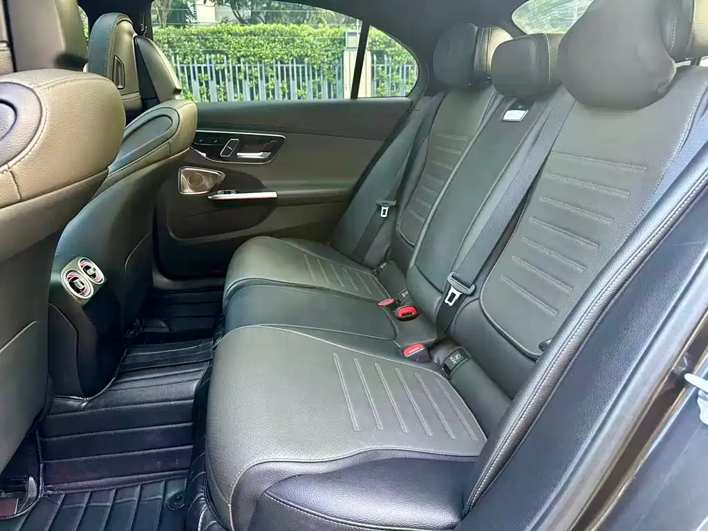 Mercedes-Benz C-Class — миниатюра 8