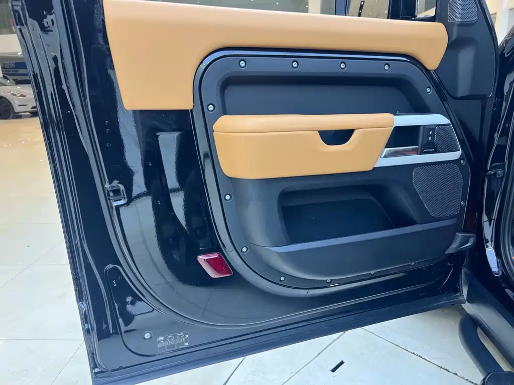 Land Rover Defender — миниатюра 9