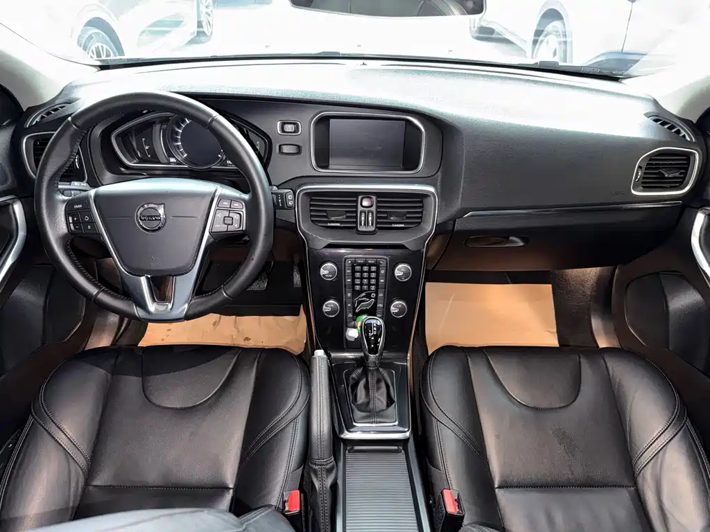 Volvo V40 — миниатюра 9