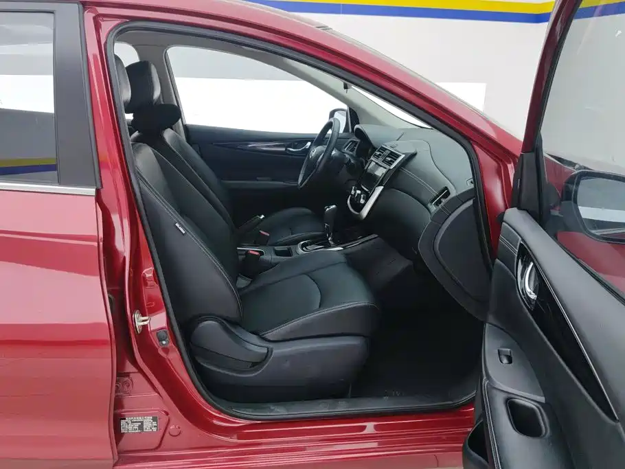 Nissan Tiida — миниатюра 8