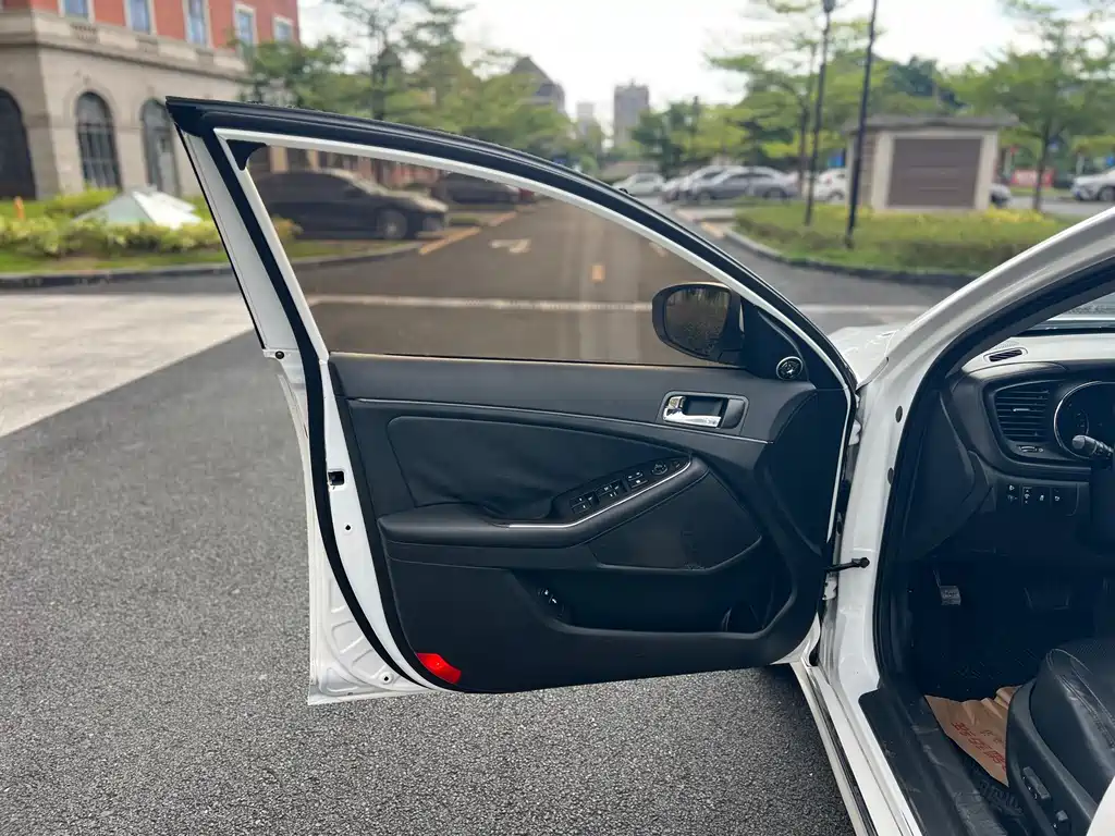 Kia K5 — миниатюра 10