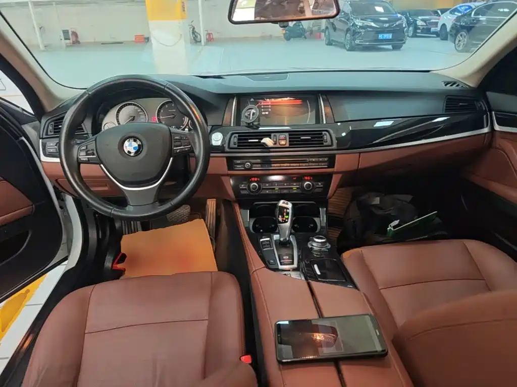 BMW 5 Series — миниатюра 10