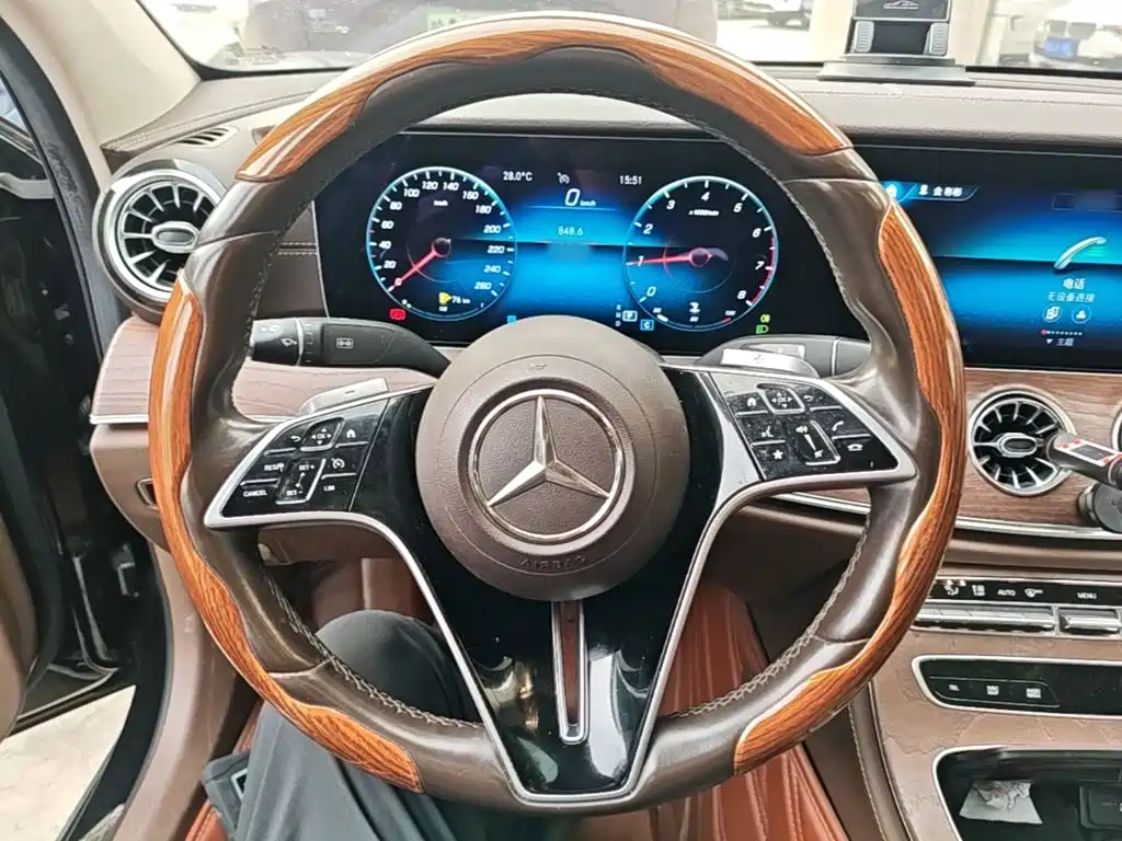 Mercedes-Benz E-Class — миниатюра 11