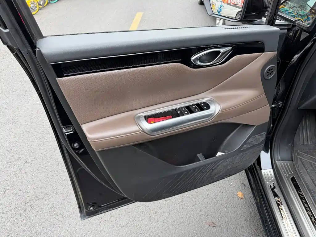 GAC Motor Trumpchi E8 PHEV — миниатюра 6