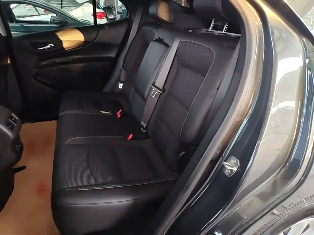 Chevrolet Equinox — миниатюра 17