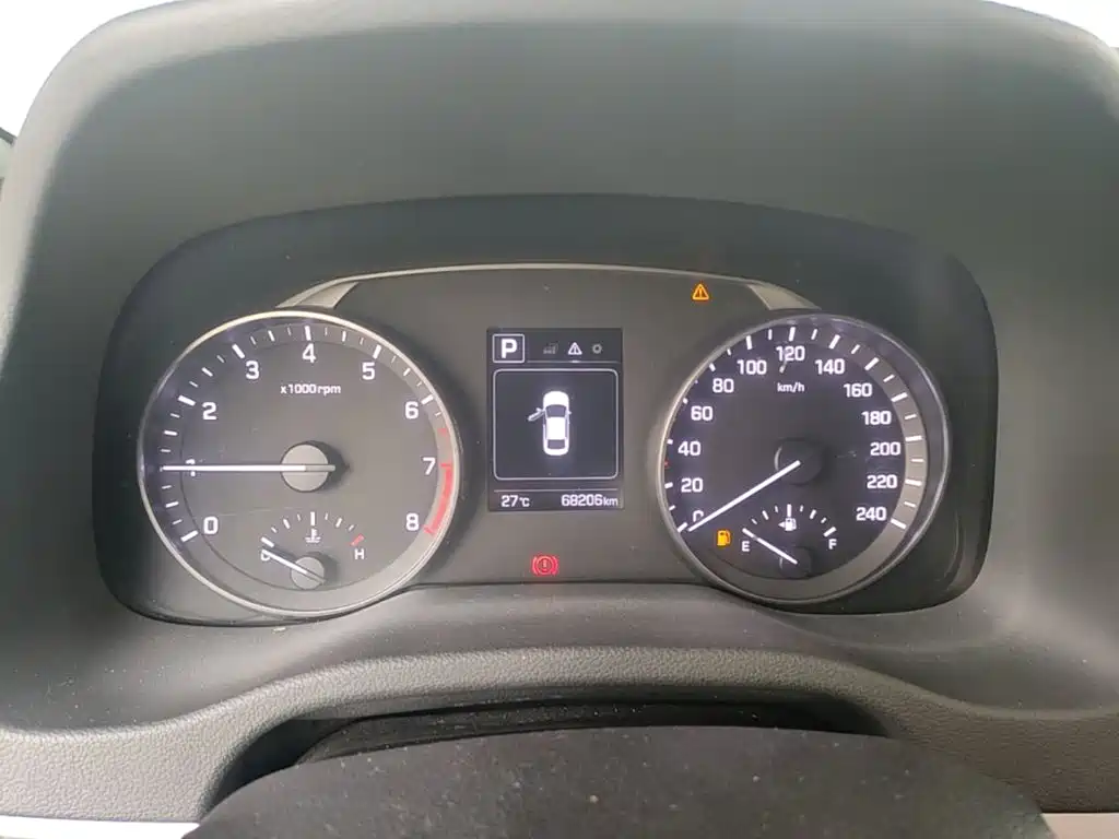 Hyundai Elantra — миниатюра 12