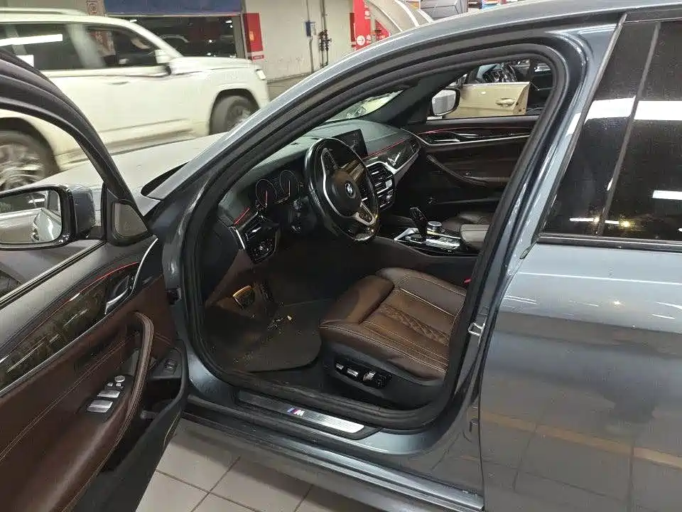 BMW 5 Series (Import) — миниатюра 2