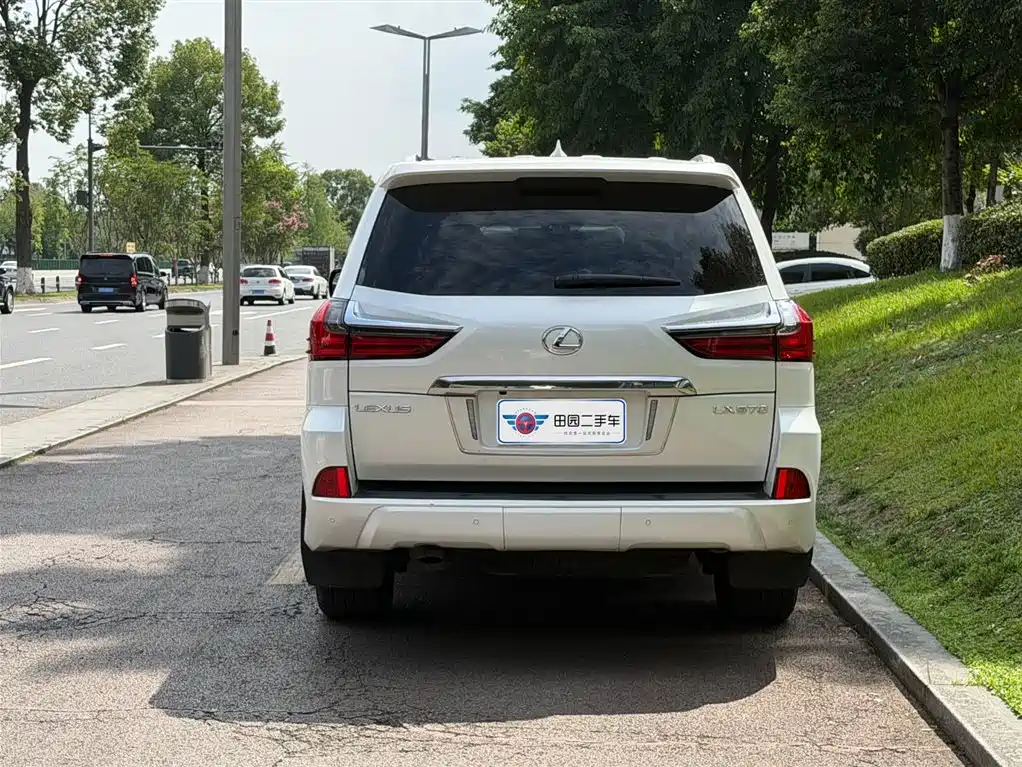 Lexus LX 2017 570 Luxury