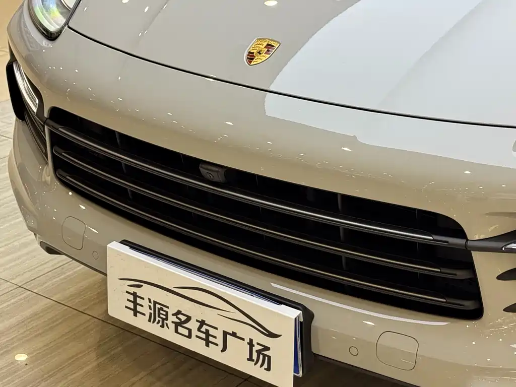 Porsche Cayenne — миниатюра 26