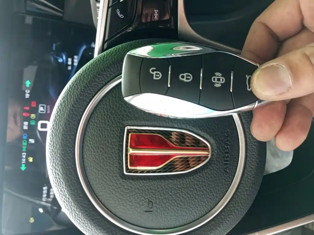 Hongqi Hongqi H5 — миниатюра 17
