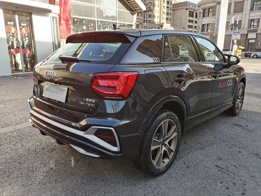 AUDI Q2L