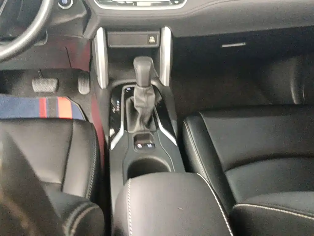 Toyota Corolla Cross — миниатюра 14