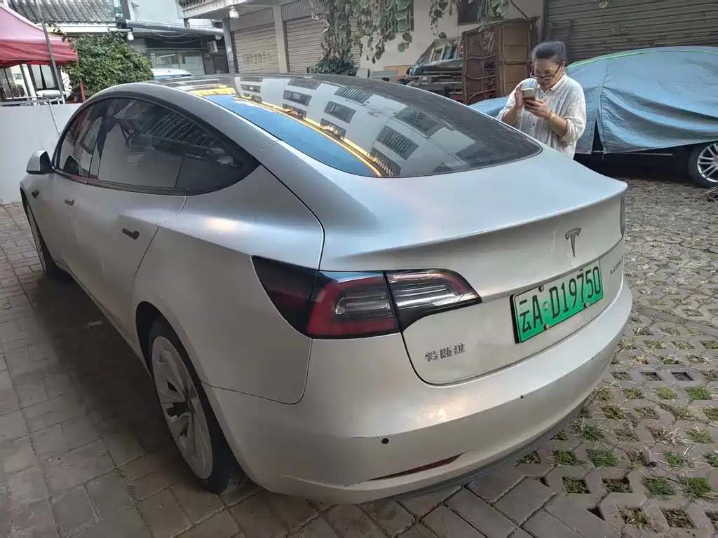 Tesla Model 3 — миниатюра 7