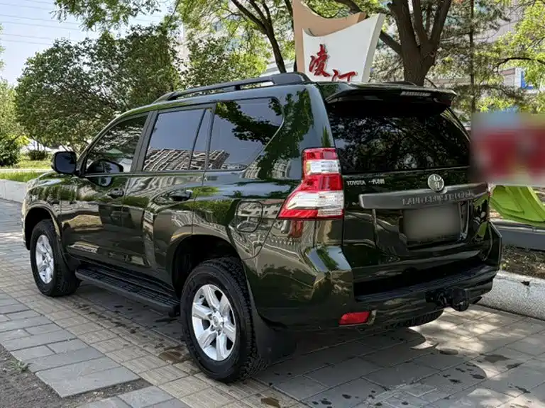 Toyota Land Cruiser Prado 2016 2.7L AT Standard