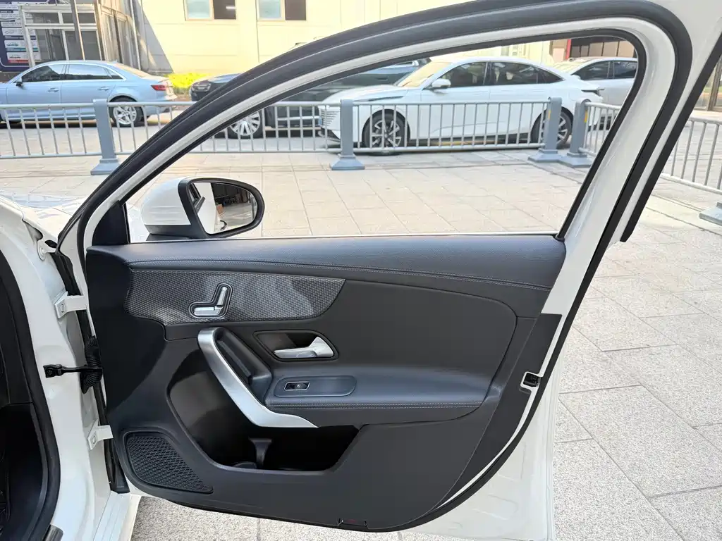 Mercedes-Benz A-Class — миниатюра 13