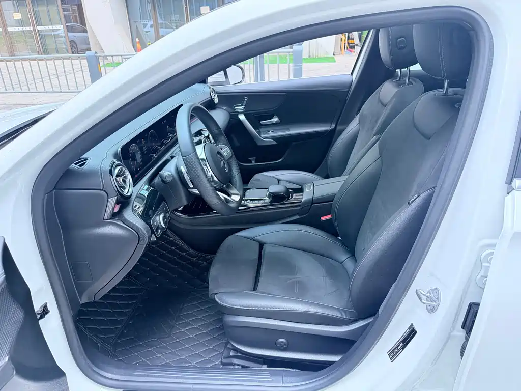 Mercedes-Benz A-Class — миниатюра 7