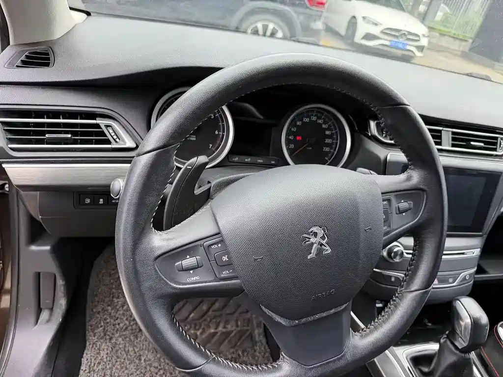 Peugeot 408 2014 1.6T AT