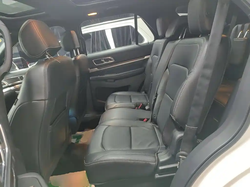 Ford Explorer (Import) — миниатюра 17