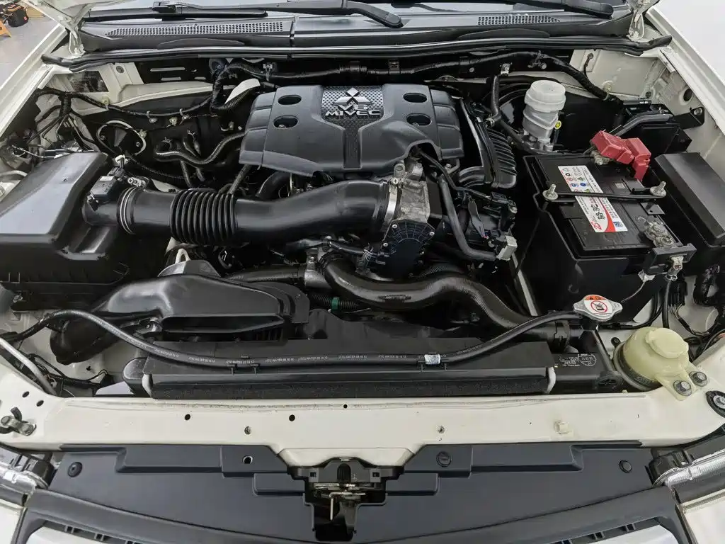 Mitsubishi Pajero Sport — миниатюра 6
