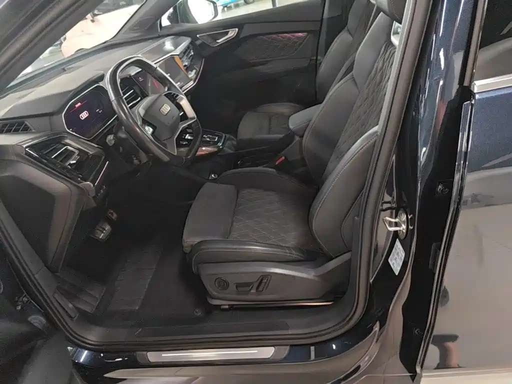 Audi Q4 e-tron — миниатюра 11