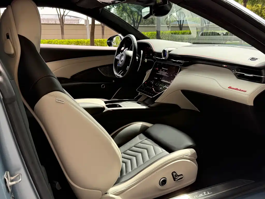 Maserati GranTurismo — миниатюра 10