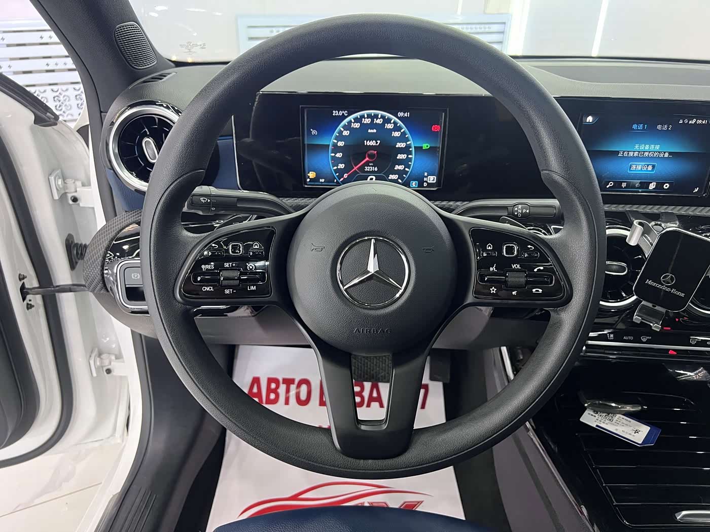 Mercedes-Benz A-Class 1.3 л 2022 г. Белый, пробег 32000 км