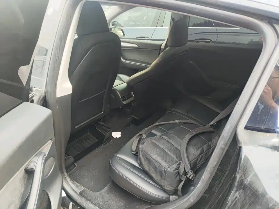 Tesla Model Y — миниатюра 4